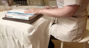 フェイシャルセラピスト入門コースでは皮膚理論を学びます